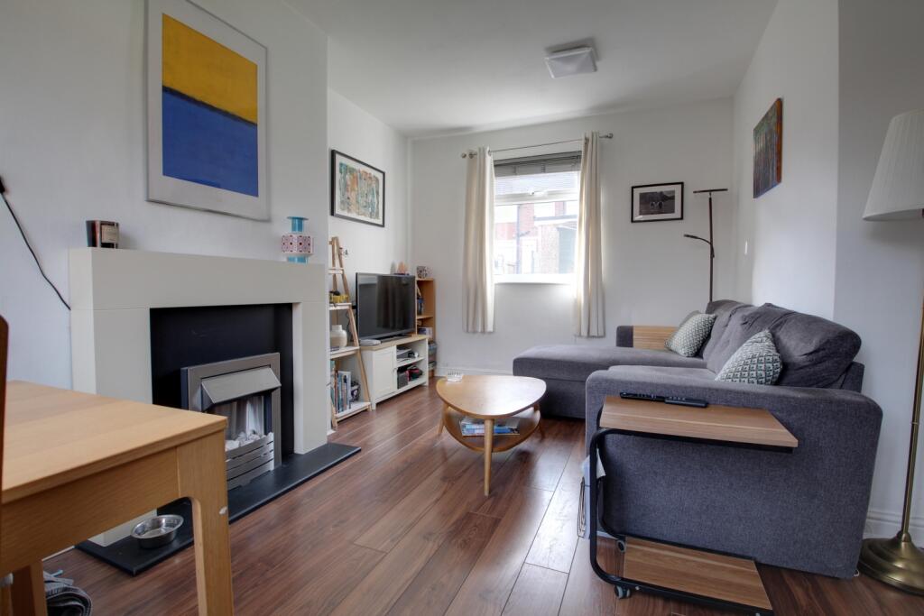 7 Lickless Avenue, Horsforth, Leeds photo 2