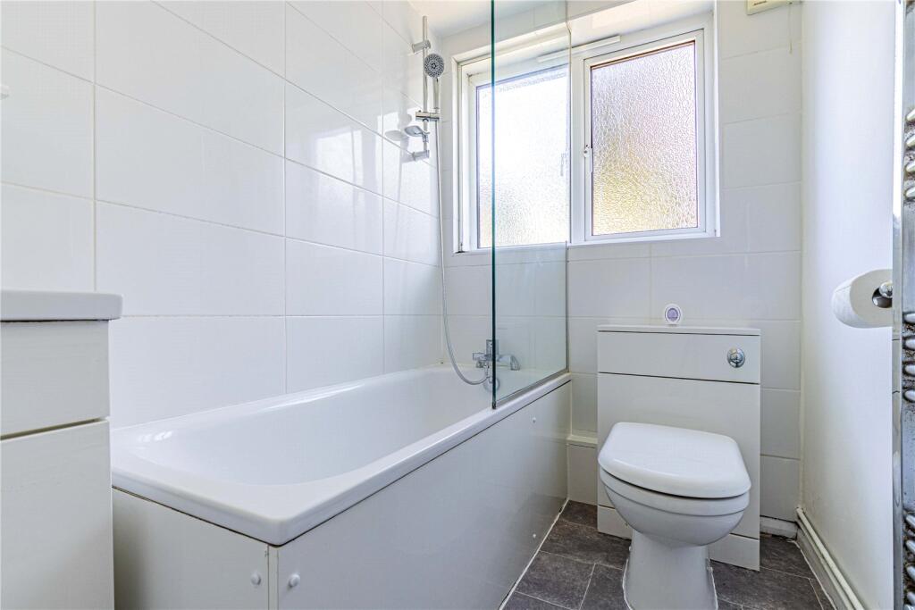Apartment in Watford - View 4