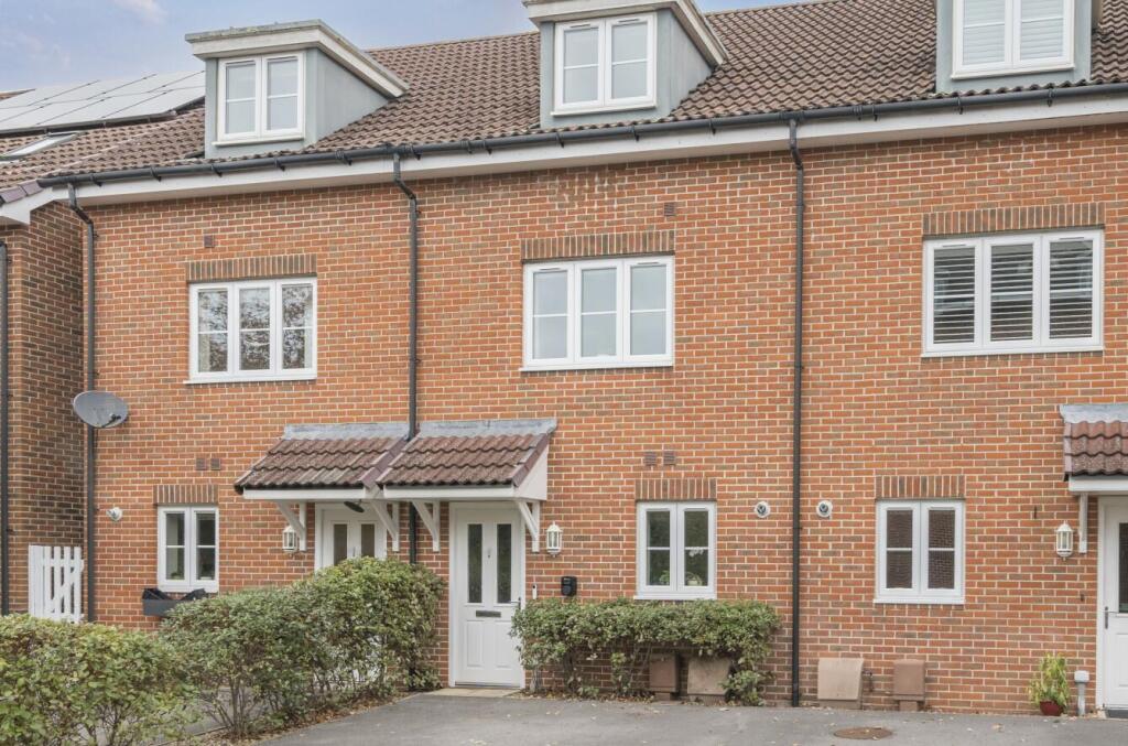 3-bed terraced on Hut Farm Place, Chandler's Ford, £365,000