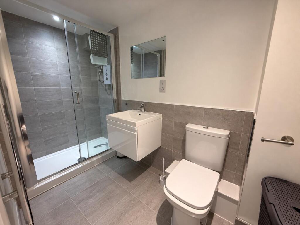 Apartment in Northampton, Semilong - More