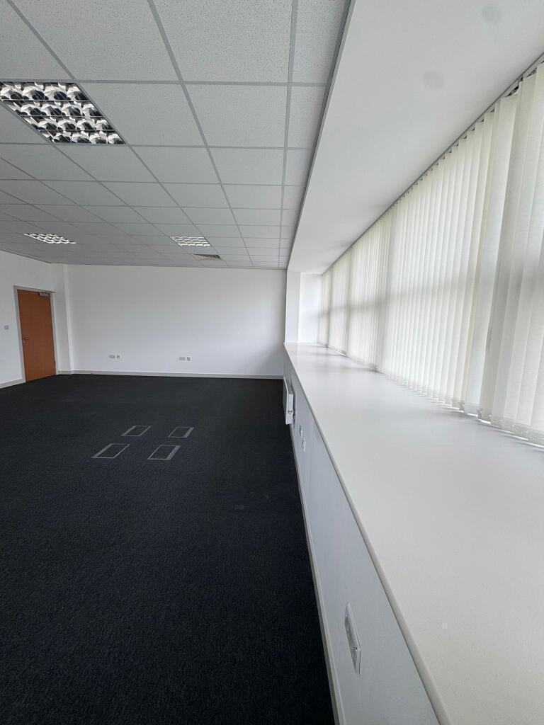 650 sqft office