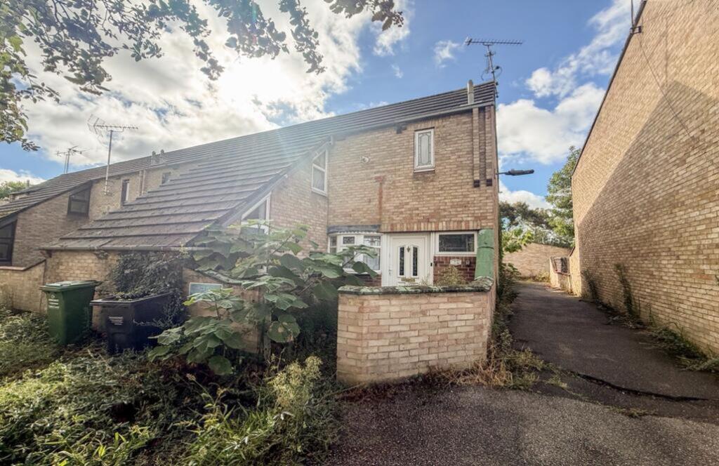 Main image of property: Moretons, Basildon, SS13
