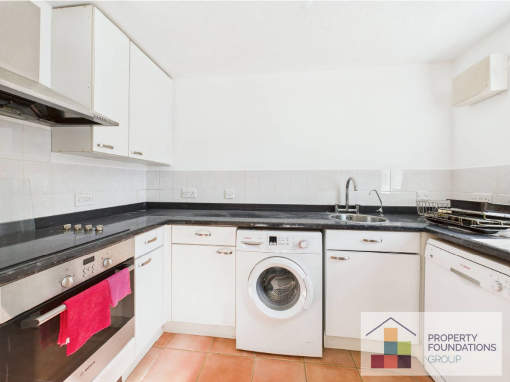 Apartment in Reading - View 4