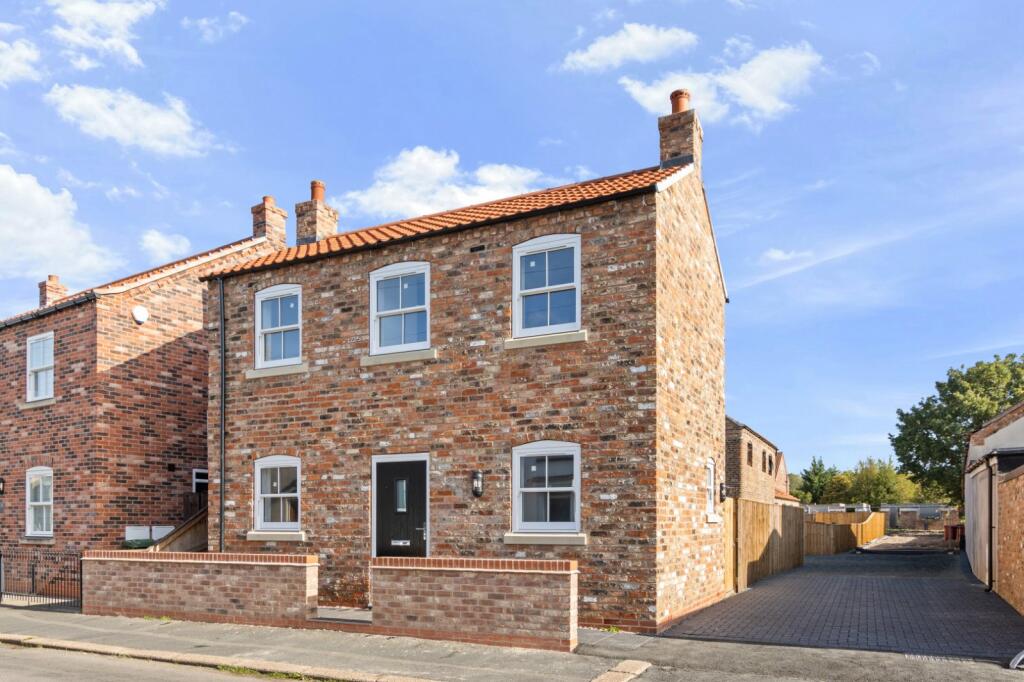 3-bed detached on North Street, Crowle, DN17, £320,000