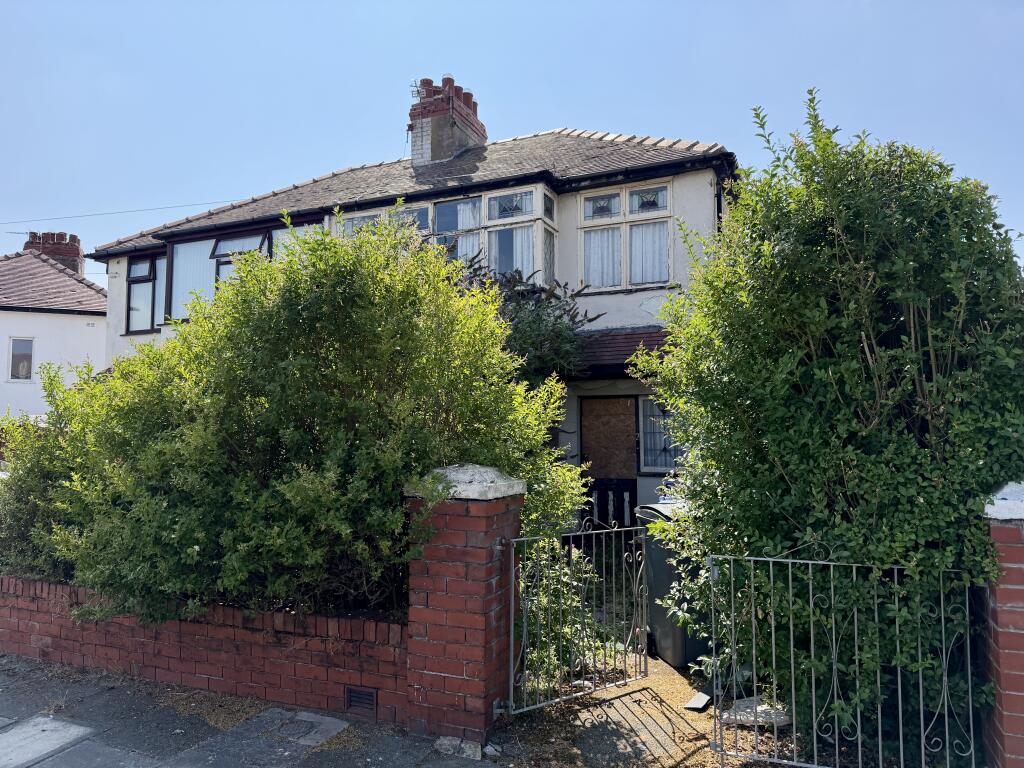 3-bed semi-detached on Rochford Avenue, Blackpool, £90,000