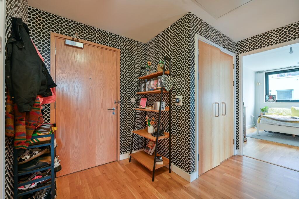 Apartment in London - More