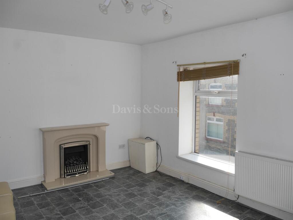 Apartment in Newport, Ynysddu - View 2