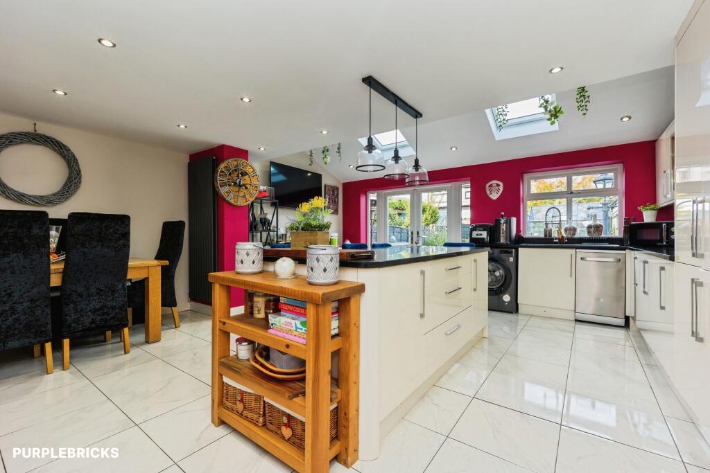 House in Tameside, Greater Manchester - More