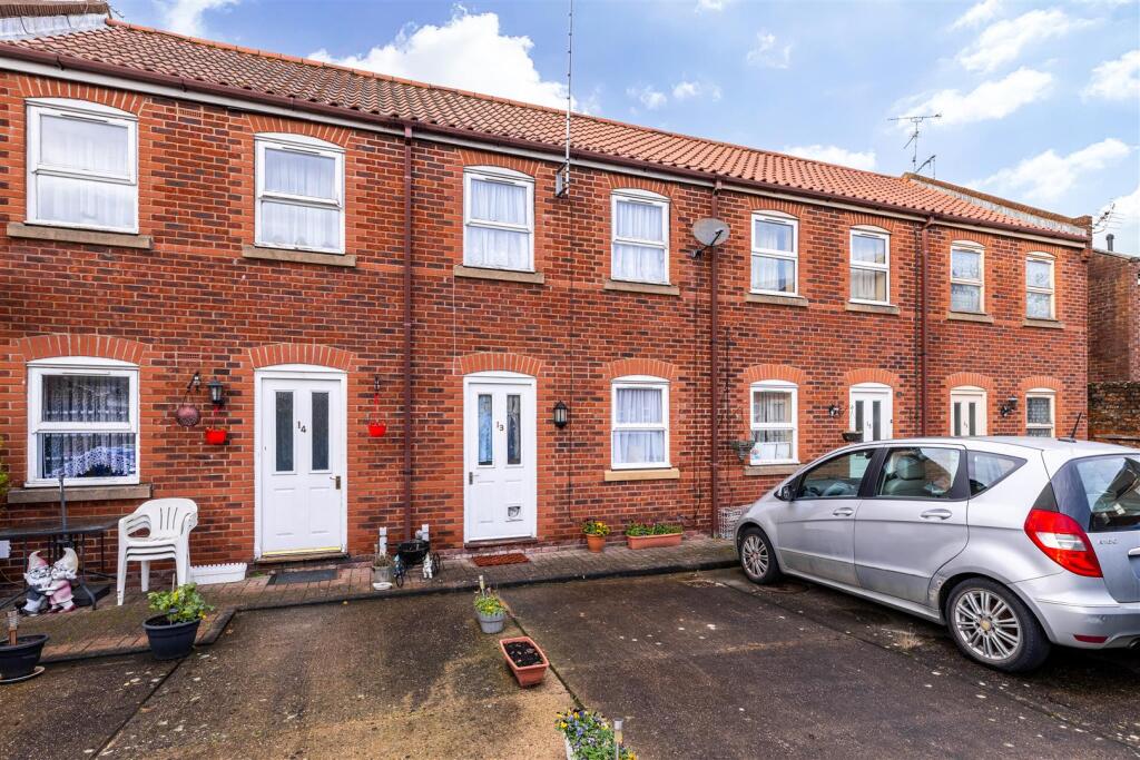 House in Boston, Bargate, Witham - More