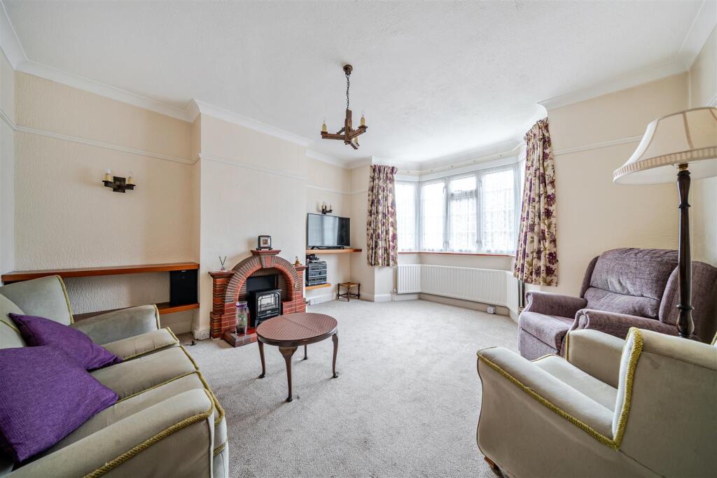 House in Orpington, Poverest, Petts Wood - View 3