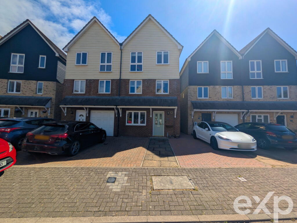 4-bed semi-detached on Bridge Place, Aylesford, ME20 7JJ, £400,000