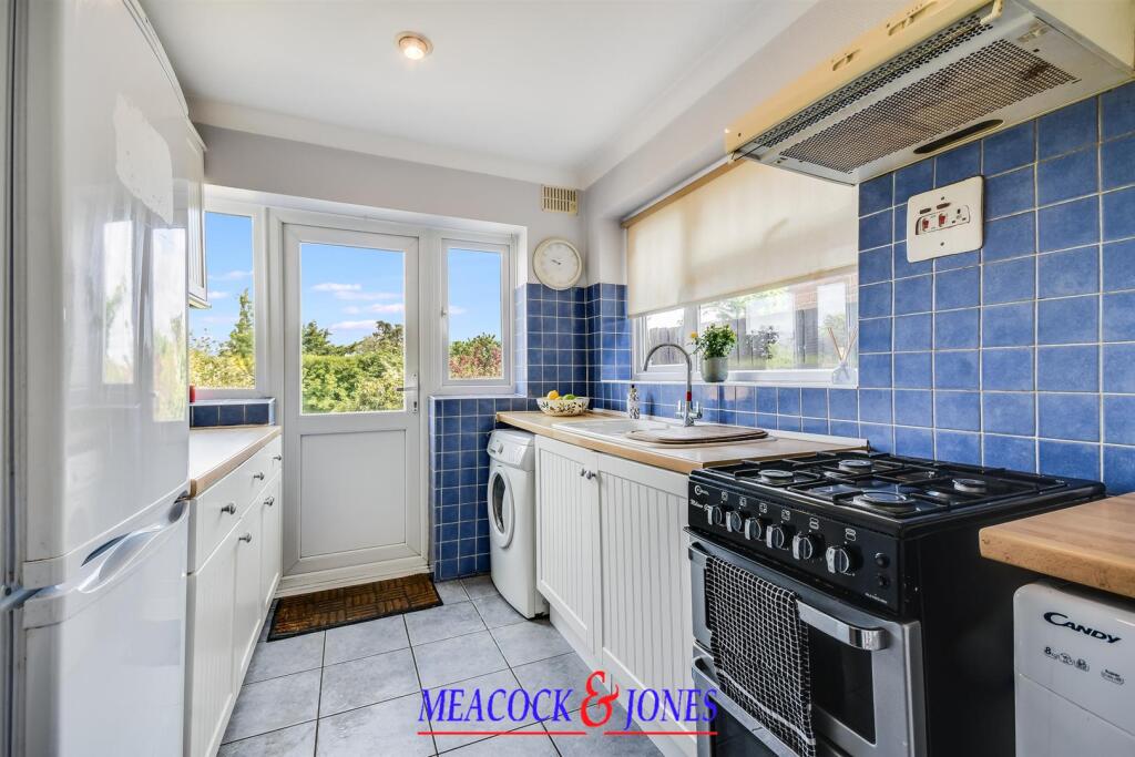 Cedar Close, Hutton, Brentwood photo 4