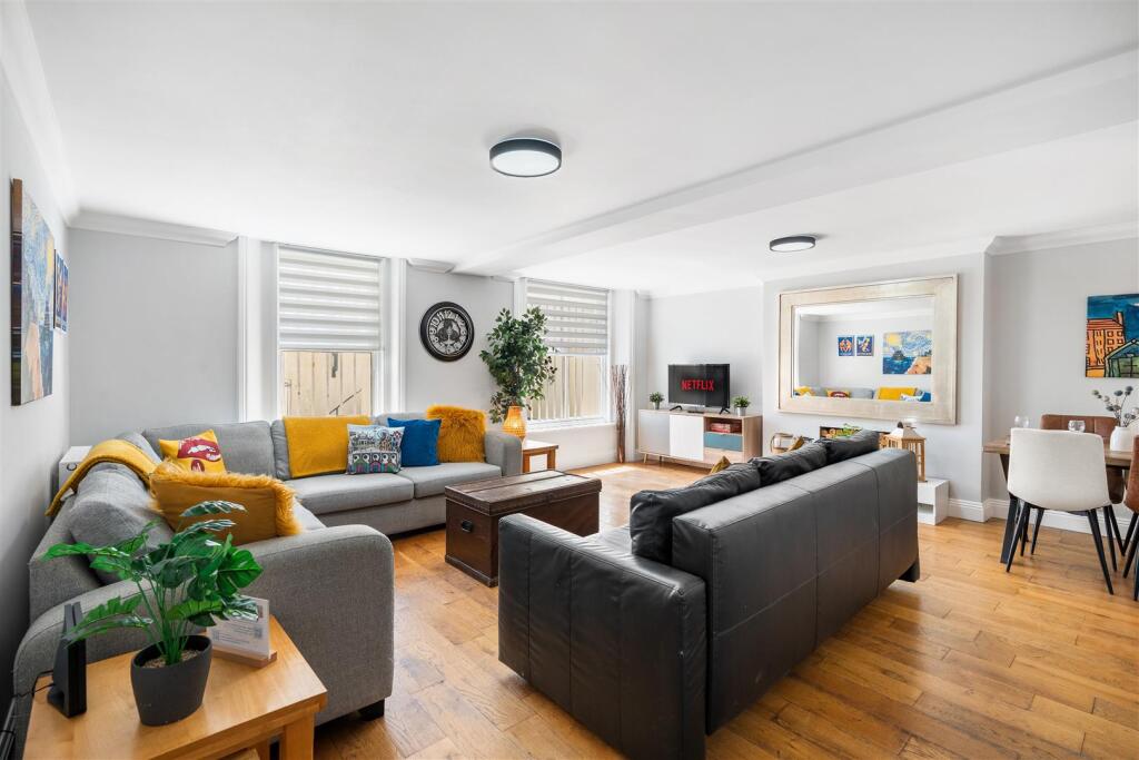 Apartment in Brighton - View 3