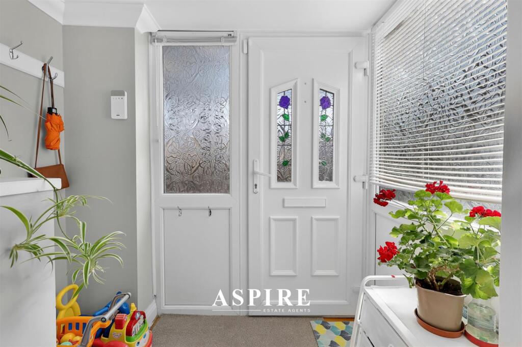 House in Southend-on-Sea - More