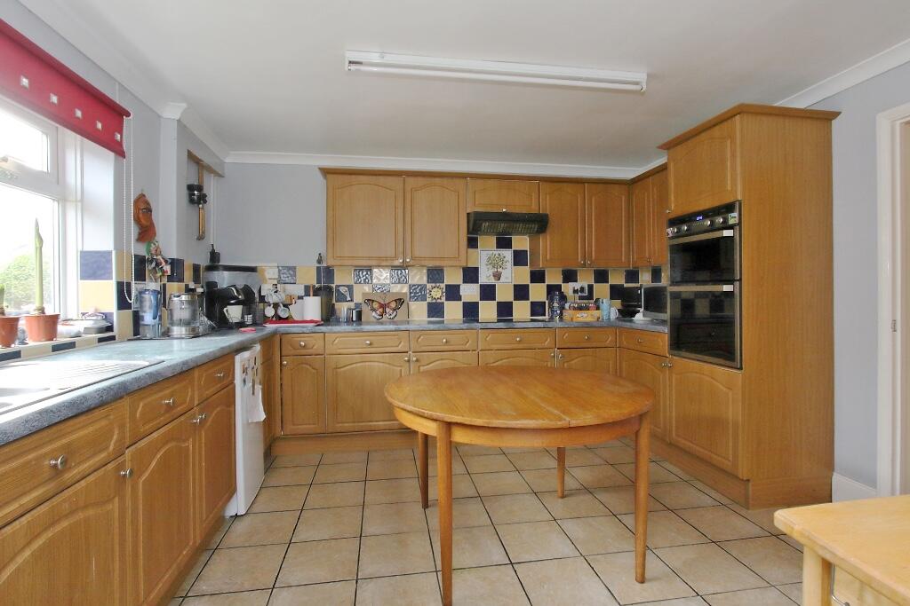 *** LARGE GARDEN AND PLOT***Andover Road, SP11 photo 4