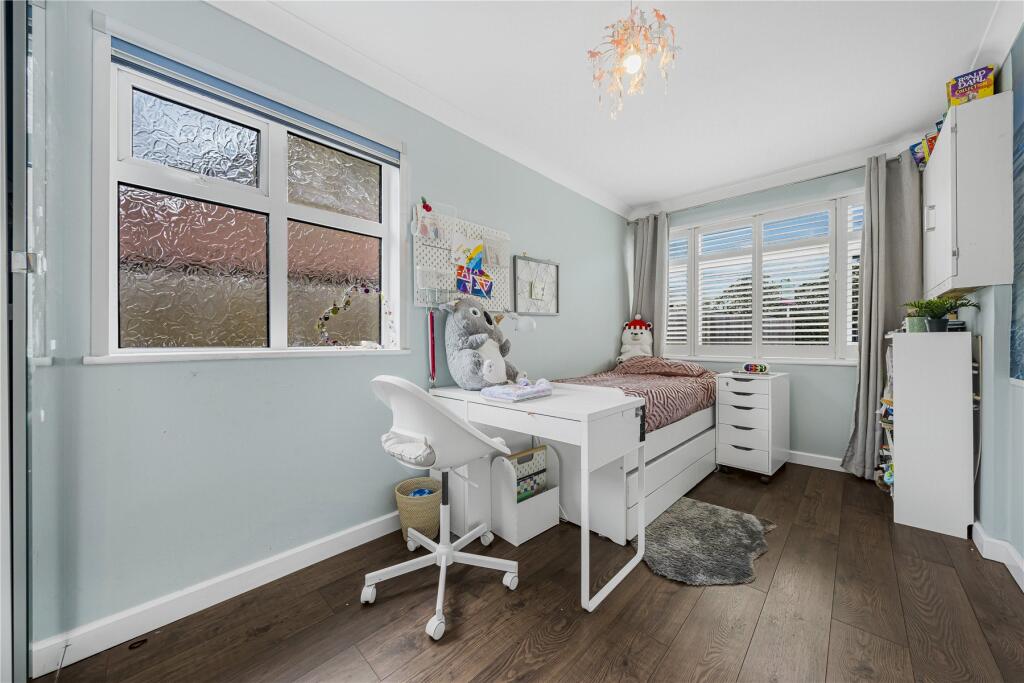 Arch Road, Hersham, Surrey, KT12 photo 4