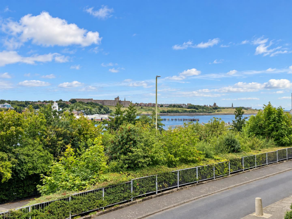Apartment in Newcastle upon Tyne - View 4