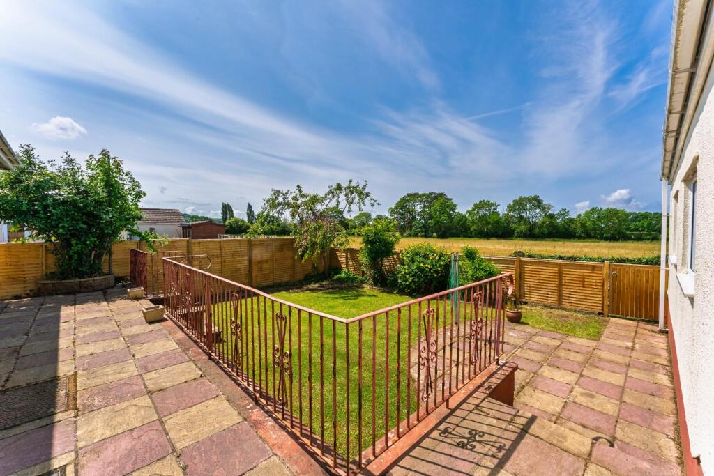 Glorious views over Claverham countryside photo 2