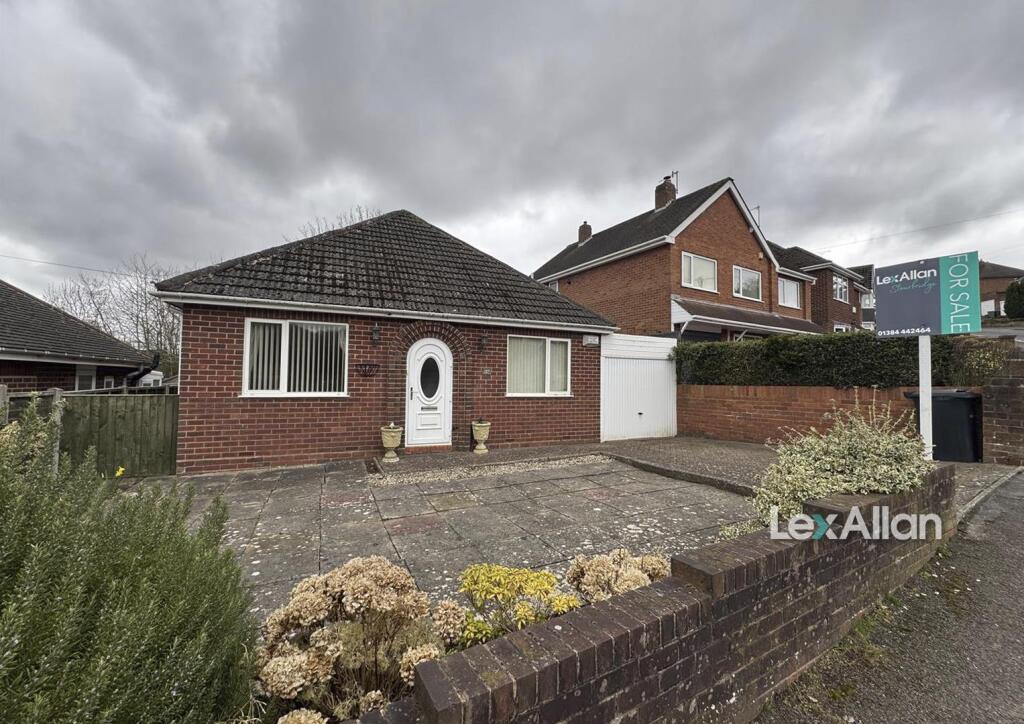 2-bed detached on Kingsway, Stourbridge, £240,000