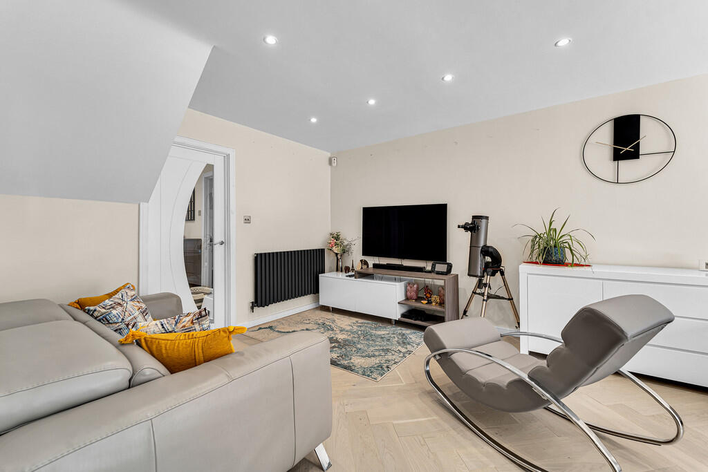 Anglesey Close, Ashford photo 4