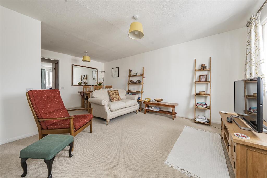 Apartment in Datchet, Southlea - View 5