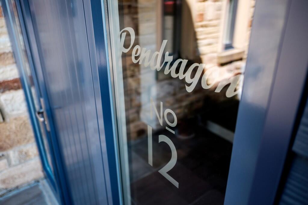Richemont Close, Richmond photo 2