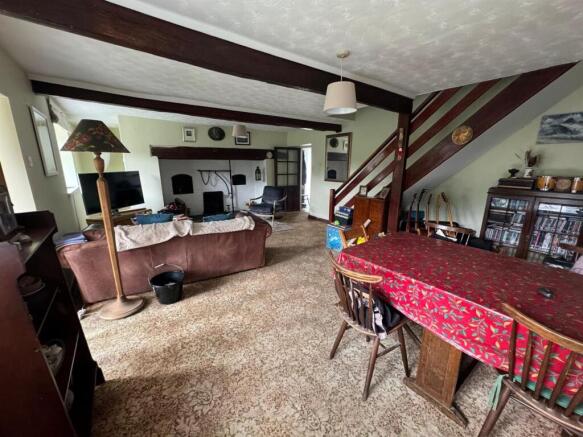 LIVING/DINING ROOM