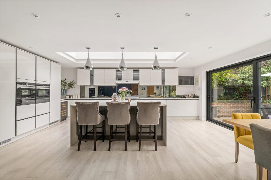 House in East Grinstead, Blackwell - More