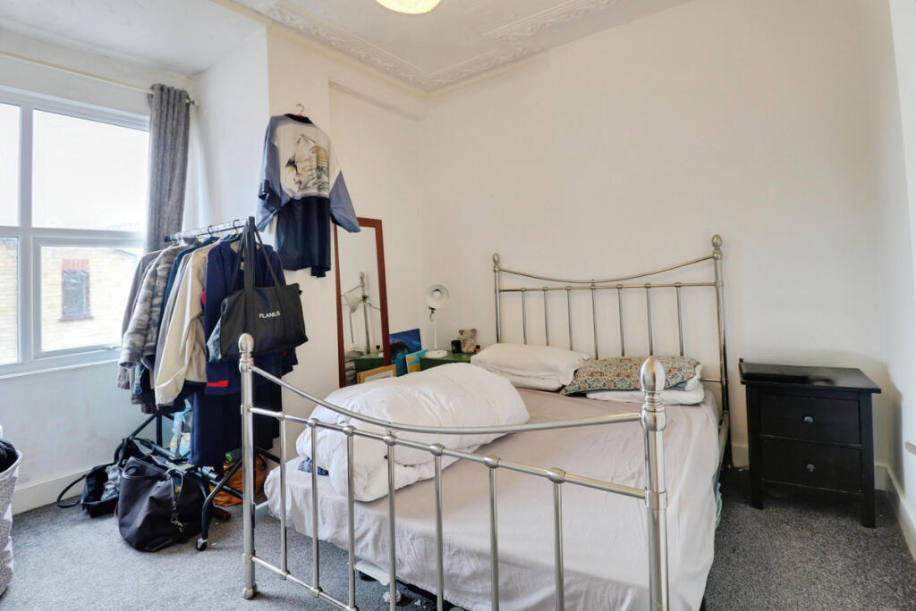 Apartment in Southend-on-Sea - View 5