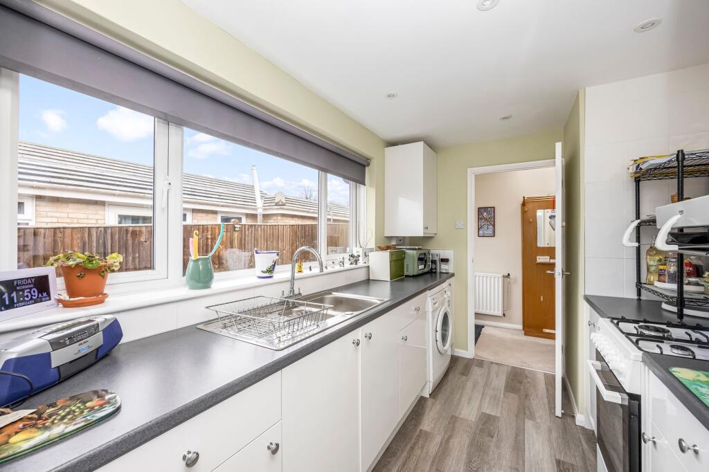 Highlands Close, Hassocks, BN6 photo 3