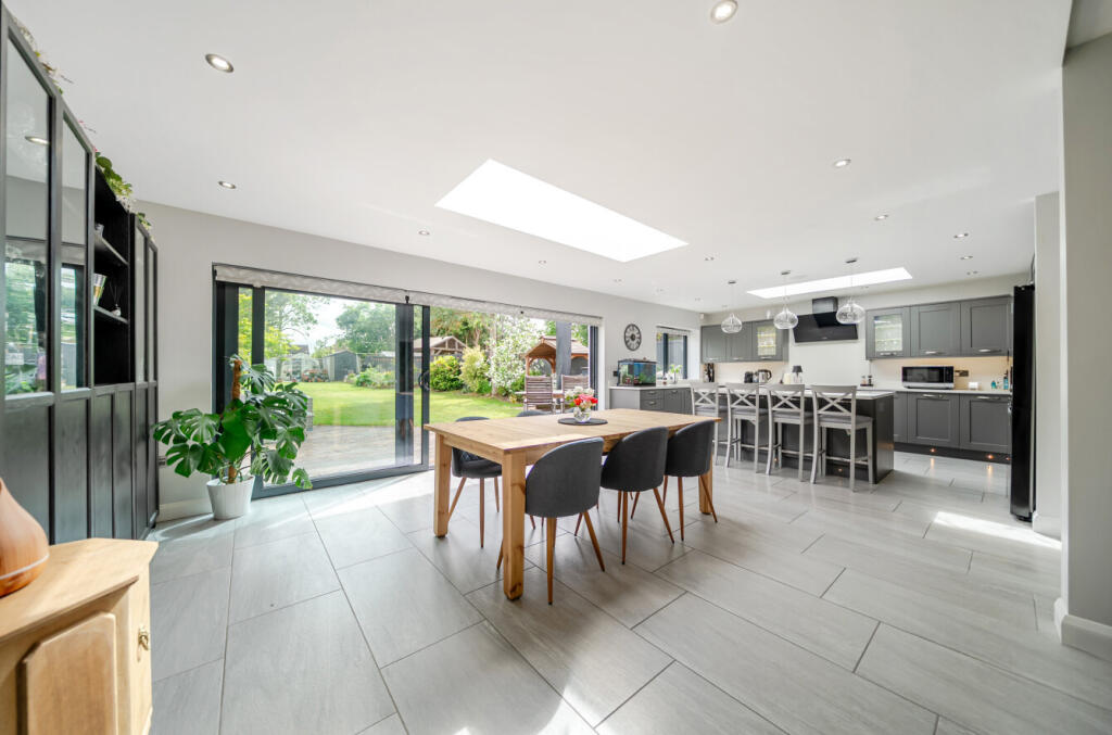 House in Orpington, Poverest, St Mary Cray - View 2