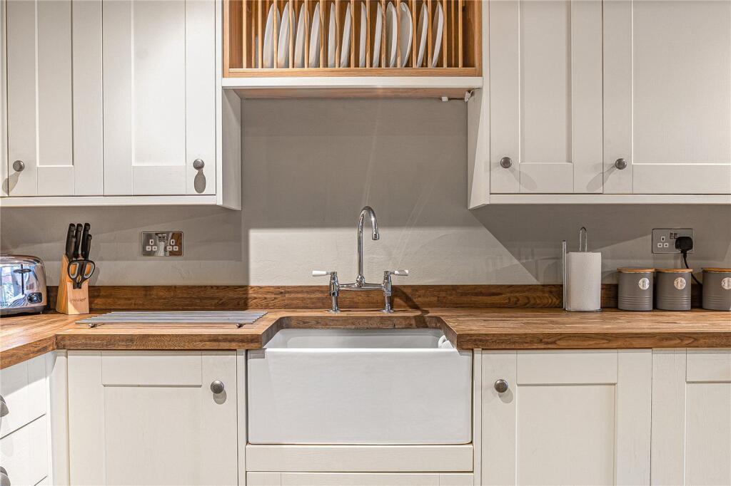 Lower Street, Pulborough, West Sussex, RH20 photo 4
