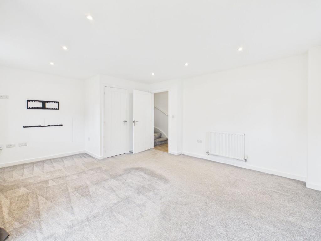 House in Towcester, West Northamptonshire - View 4