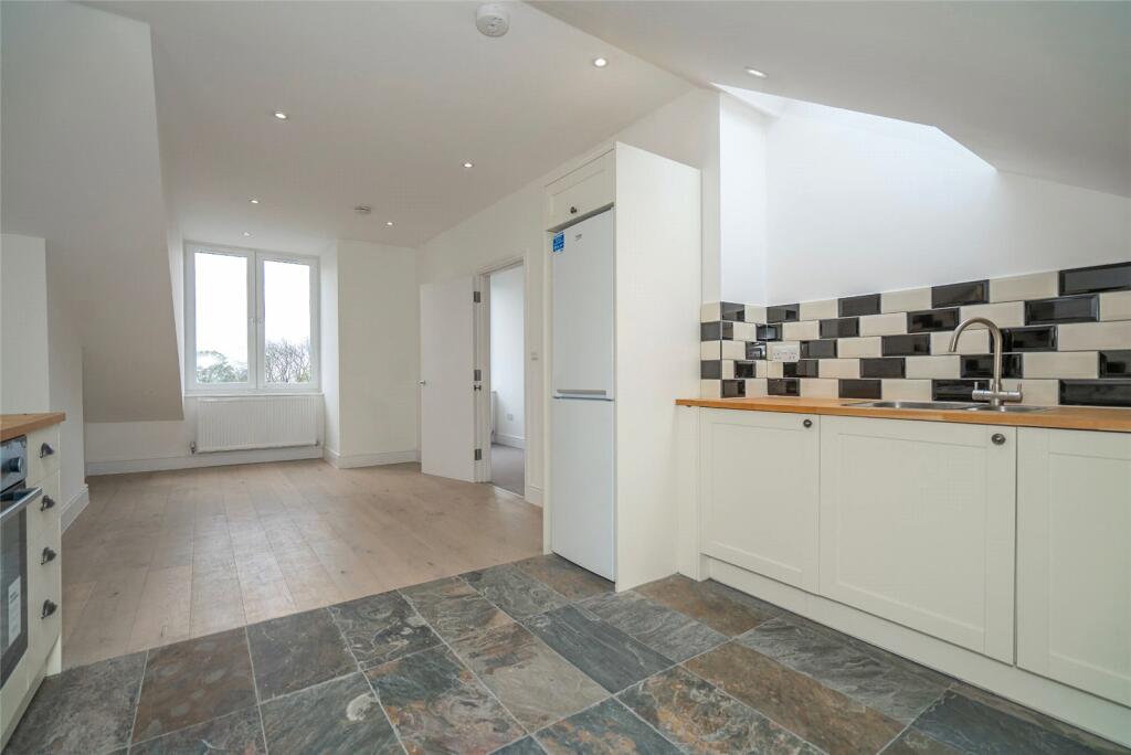 Dukes Avenue, London, N10 photo 3