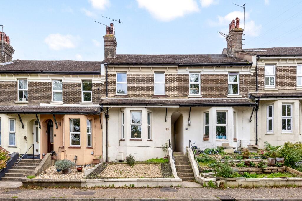 3-bed terraced on Dacre Gardens, Upper Beeding, BN44, £350,000