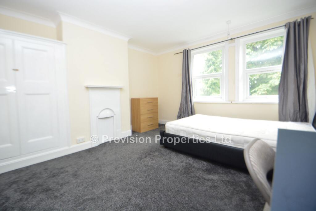 7 bedroom semi-detached house for rent