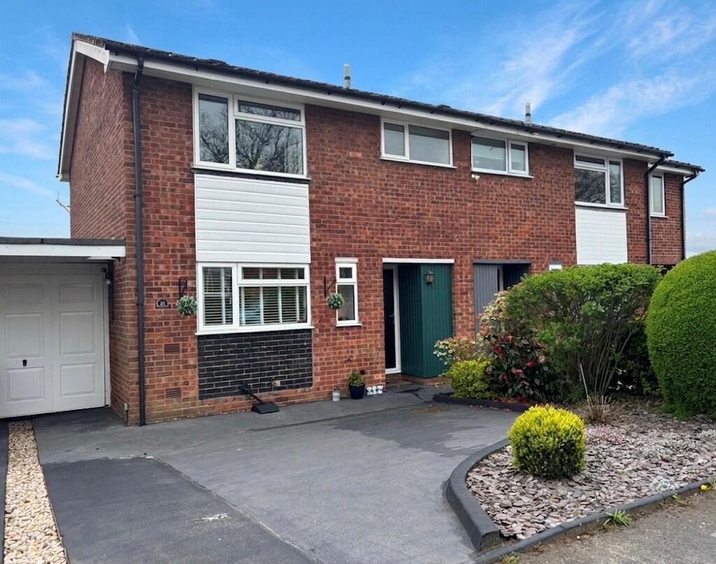 3-bed semi-detached on Ravenswood Crest, Wildwood, £250,000