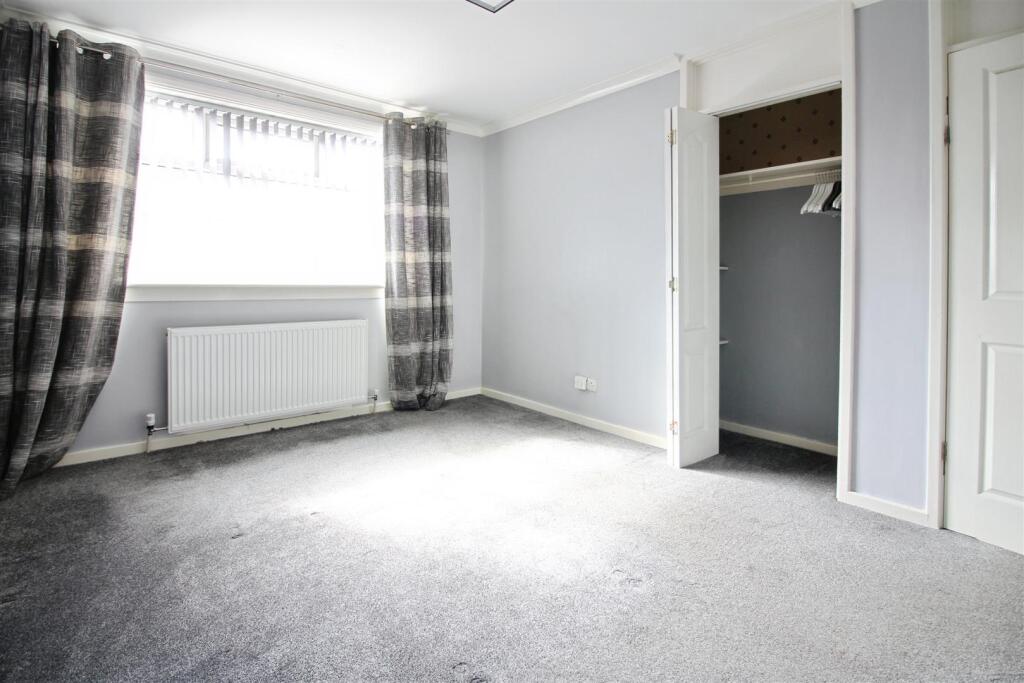 House in Leeds, Whinmoor - More