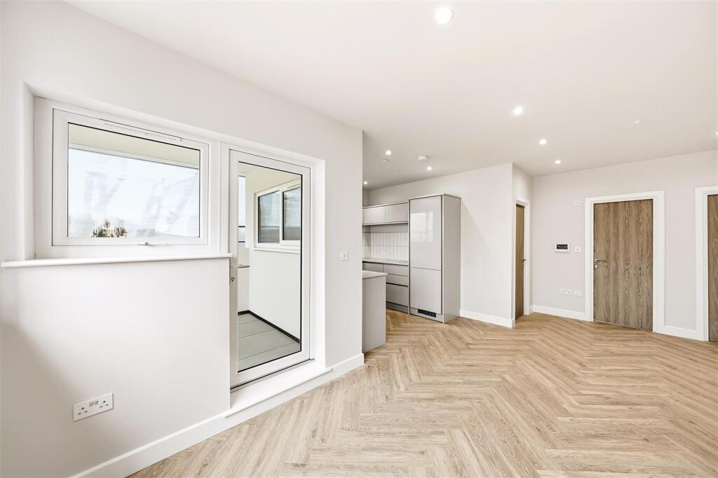 Main image of property: Flat 22 Pemberton Court, 39 Portlet Street