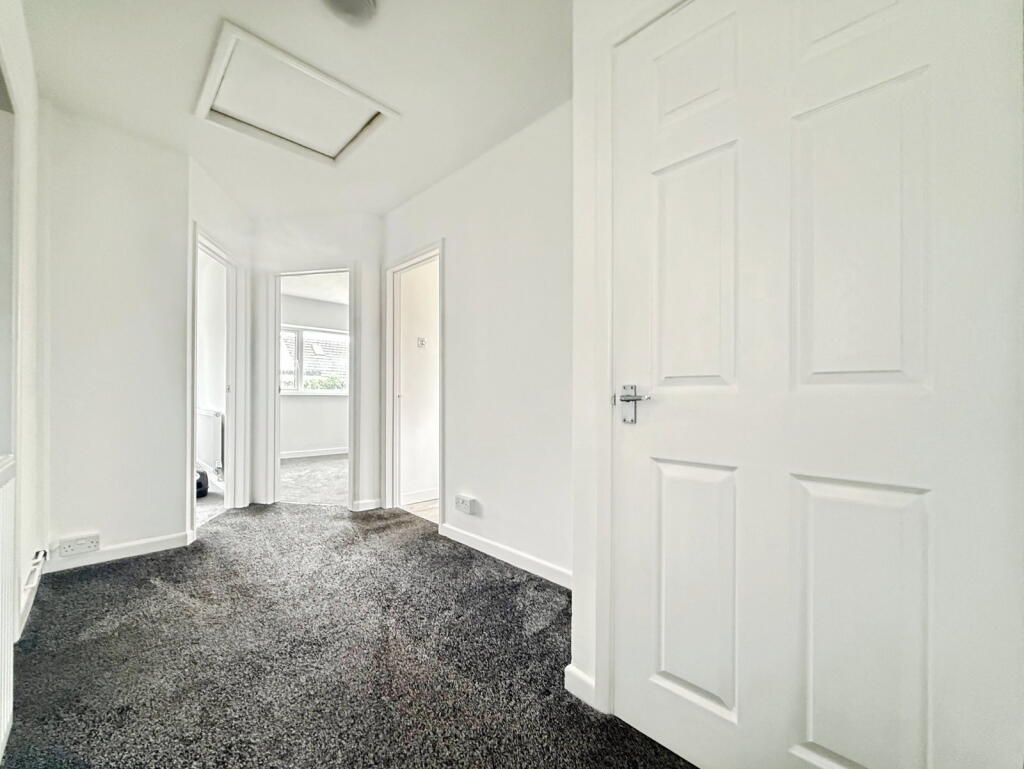 House in Upper Loughor, Garden Village, Llwchwr - View 3