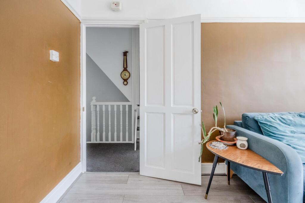 Apartment in Southend-on-Sea, Westcliff-on-Sea - View 3
