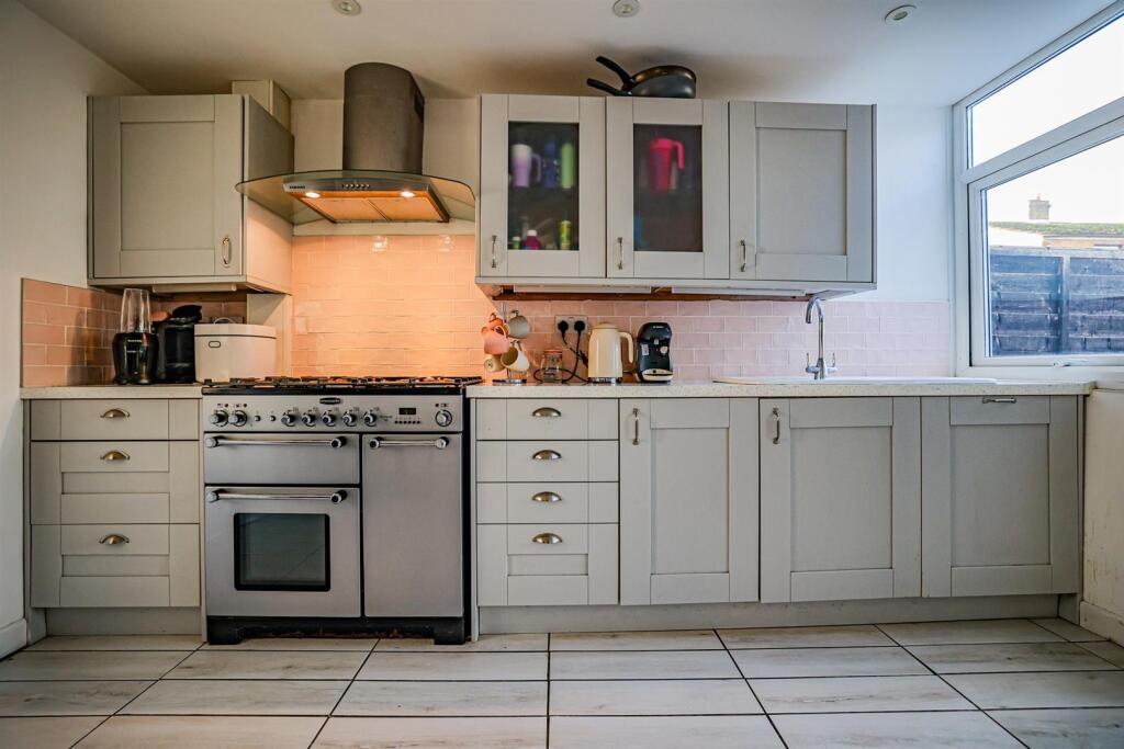 House in Dacorum, Leverstock Green - View 2