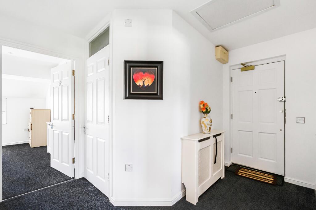 Apartment in Welwyn Hatfield, Hertfordshire - More