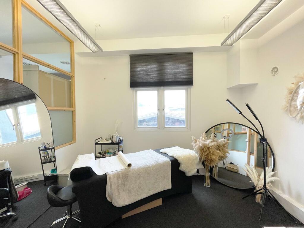 Medium Beauty Room