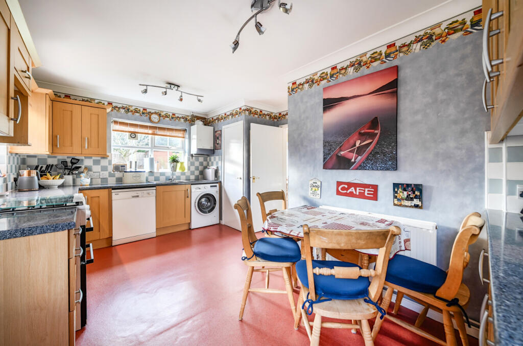 Dashwood Close, Bracknell, Berkshire, RG12 photo 5
