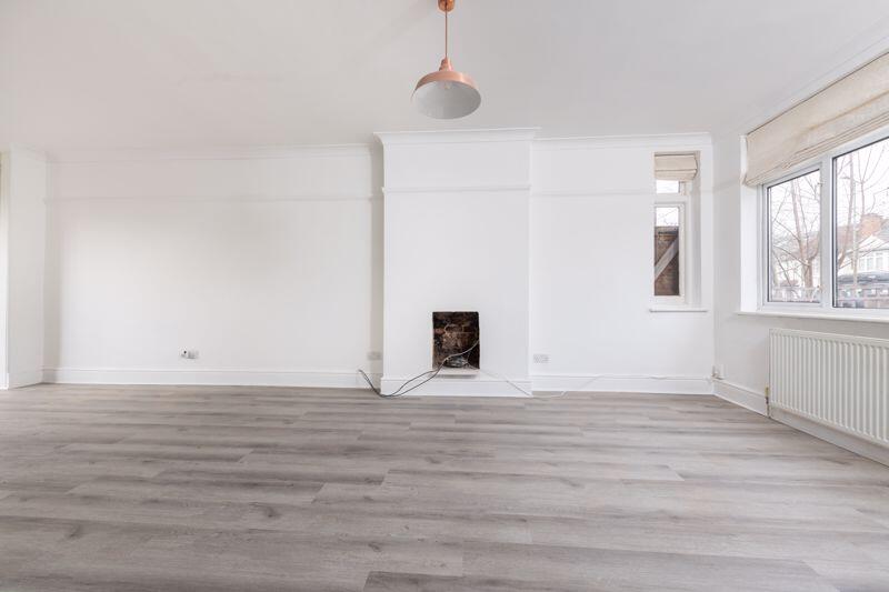 House in London - View 3