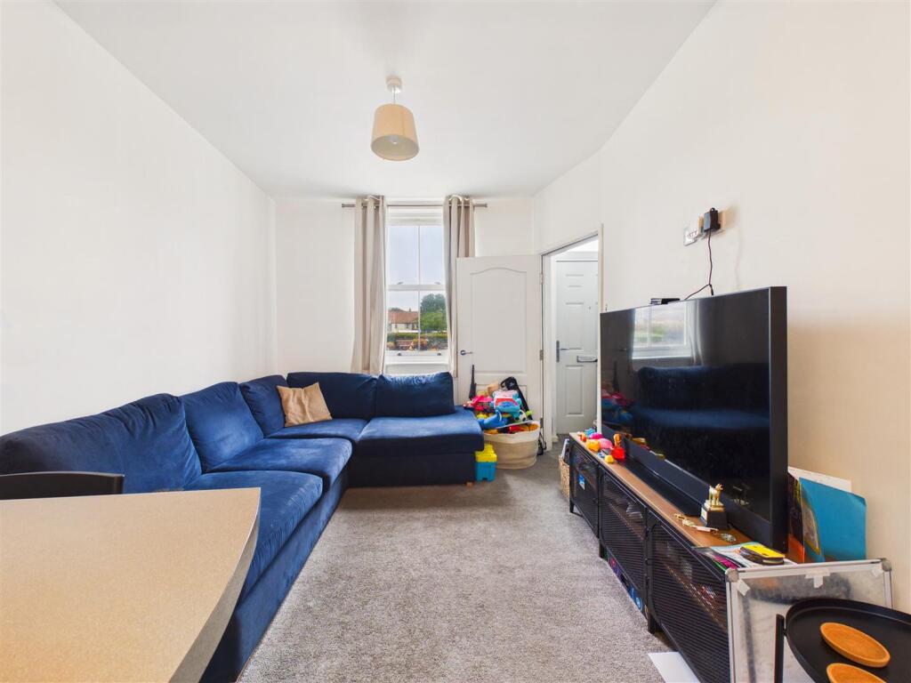 House in Hull - View 2
