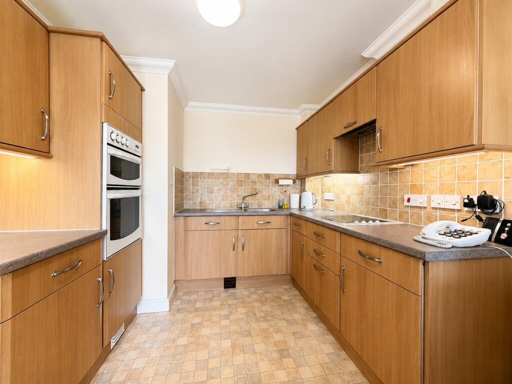 Sandringham Court, 503 London Road, Hadleigh, Essex photo 3