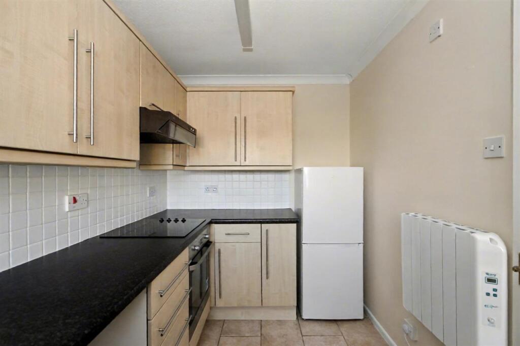 House in Houghton Conquest, Central Bedfordshire - View 4