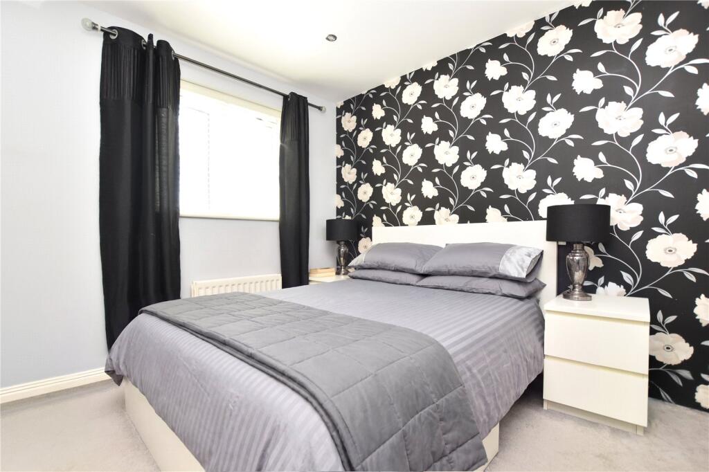 Apartment in Leeds, Upper Green, Morley - View 5
